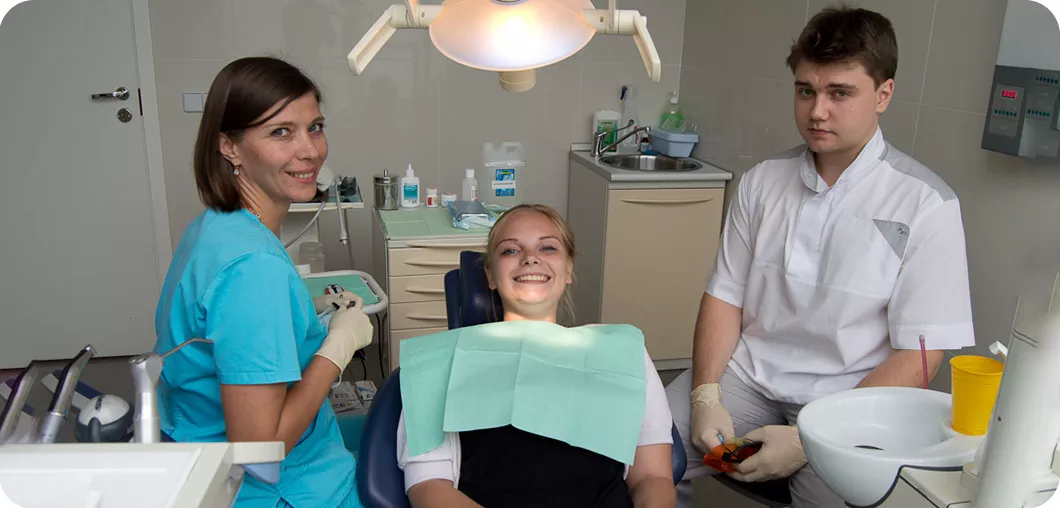 Процедура закрытия оголенных участков зубов